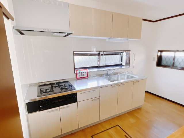 【中古戸建】前橋市亀里町のキッチン|広々とした空間の中で楽しく食事やお菓子作りが出来ますね♪