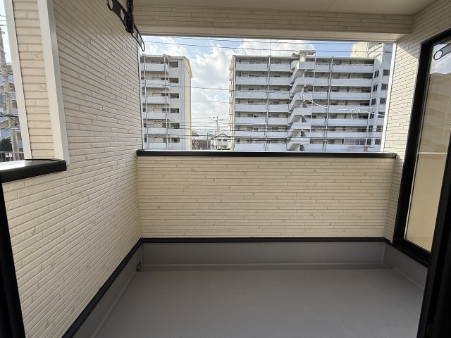 今宿１丁目　新築戸建　２棟のバルコニー|4.5帖Aに面したインナーバルコニー
