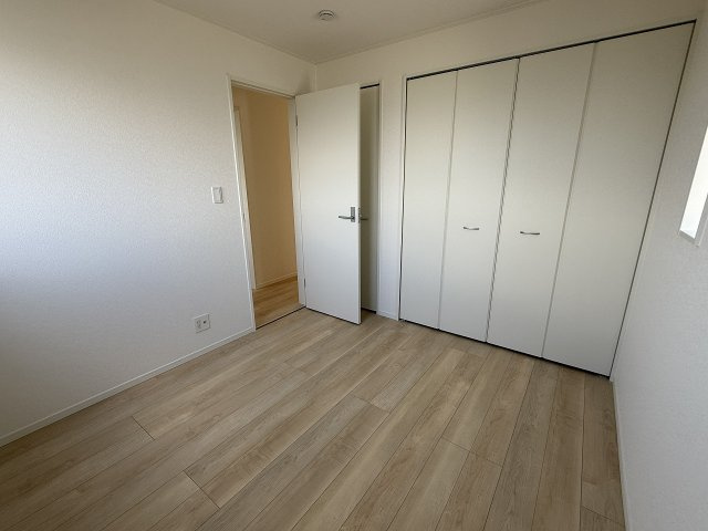 今宿１丁目　新築戸建　２棟の洋室|4.8帖