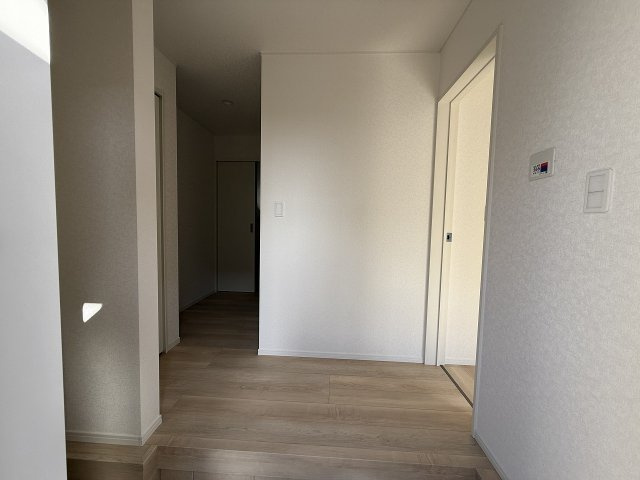 今宿１丁目　新築戸建　２棟の玄関