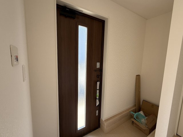 今宿１丁目　新築戸建　２棟の玄関