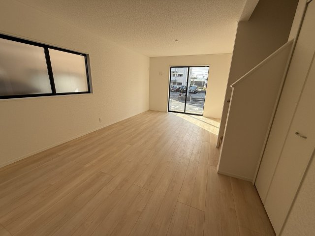 今宿１丁目　新築戸建　２棟の居間・リビング