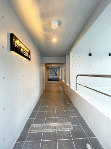 COCOFLAT目白（ココフラット目白）のエントランス