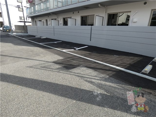 グレイス厚生町の駐車場