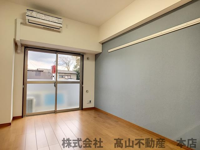 S・K教育大前の洋室