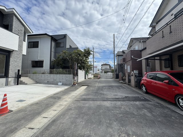 松戸市栄町２丁目新築戸建（栄町７期）の前面道路含む現地写真|南側前面道路・幅員約6ｍ