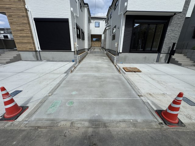 松戸市栄町２丁目新築戸建（栄町７期）の駐車場|2号棟駐車スペース・縦列2台駐車可