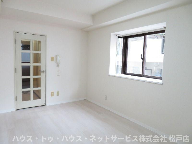 ジュネパレス新松戸第14の居間・リビング