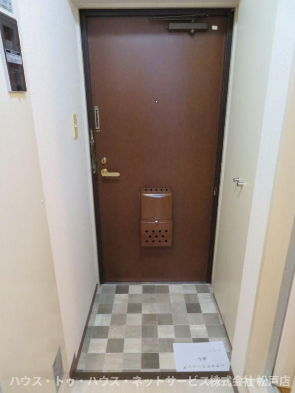 ジュネパレス新松戸第14の玄関