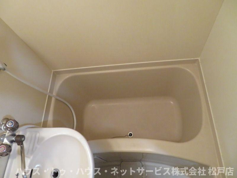 ジュネパレス新松戸第14の浴室