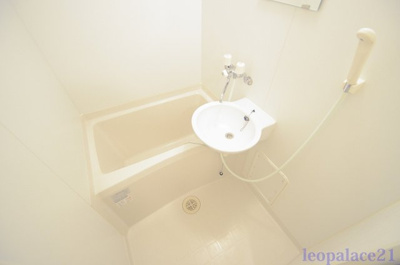 【浴室】 | レオパレス高瀬ヒュッテ２ | 同タイプの物件写真となります。