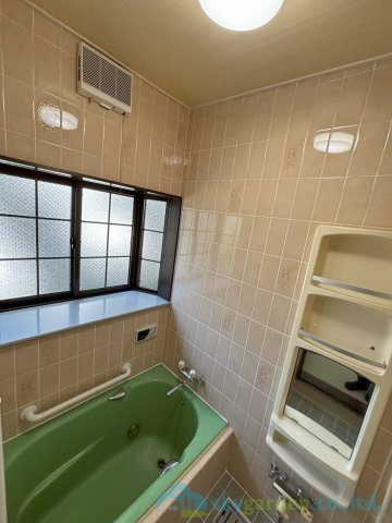 平塚市達上ヶ丘　中古戸建の浴室