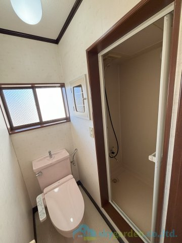 平塚市達上ヶ丘　中古戸建のトイレ