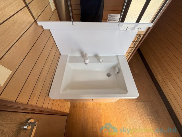 平塚市達上ヶ丘　中古戸建の独立洗面台