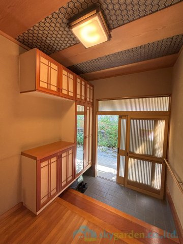 平塚市達上ヶ丘　中古戸建の玄関