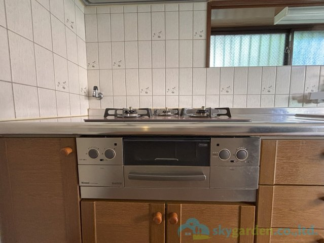 平塚市達上ヶ丘　中古戸建のキッチン