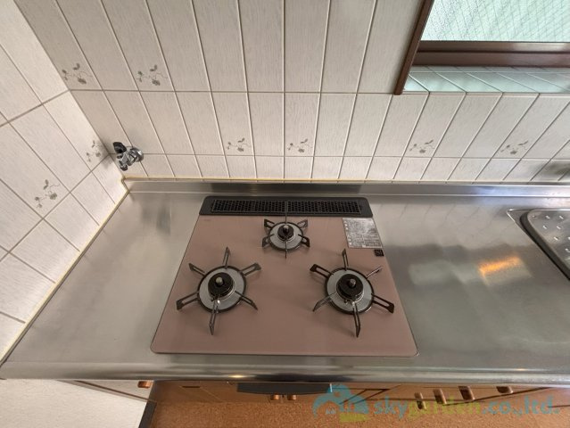 平塚市達上ヶ丘　中古戸建のキッチン