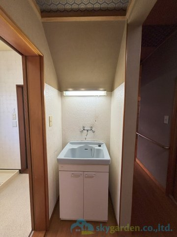 平塚市達上ヶ丘　中古戸建の独立洗面台