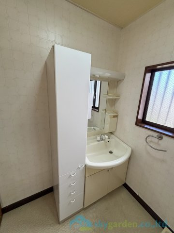 平塚市達上ヶ丘　中古戸建の独立洗面台