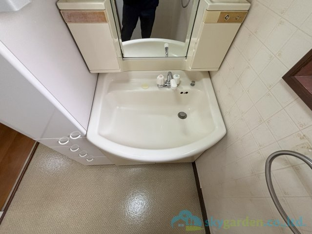 平塚市達上ヶ丘　中古戸建の独立洗面台