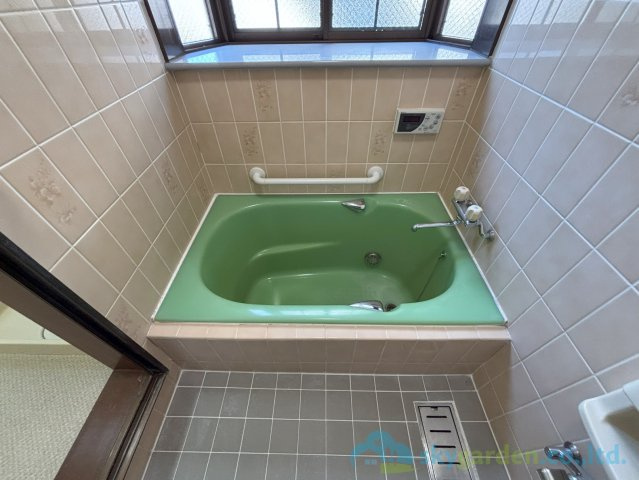 平塚市達上ヶ丘　中古戸建の浴室