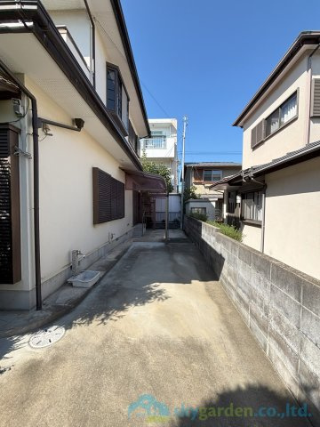 平塚市達上ヶ丘　中古戸建の駐車場