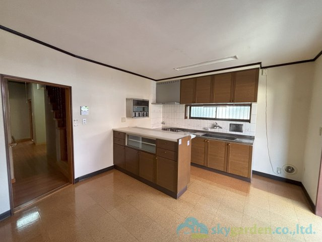 平塚市達上ヶ丘　中古戸建のキッチン