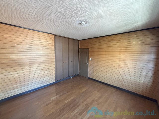 平塚市達上ヶ丘　中古戸建の洋室