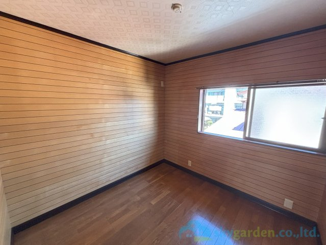 平塚市達上ヶ丘　中古戸建の洋室