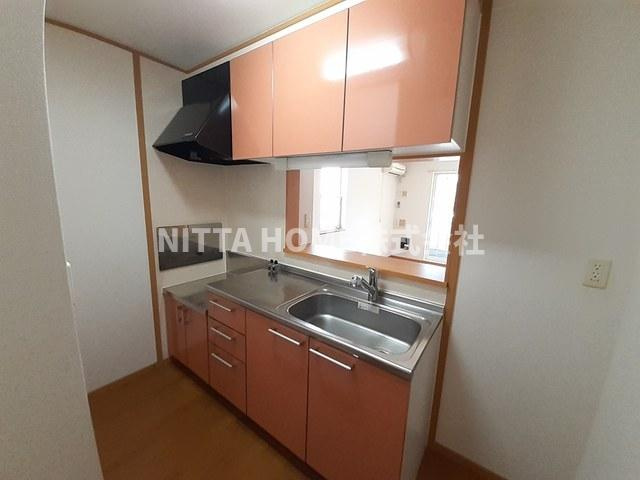 パストラルⅡのキッチン|上下収納付きのカウンターキッチンになります◎