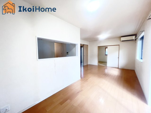 神戸市西区月が丘1丁目　中古戸建の居間・リビング|【ホームページに現地動画掲載中】●年中無休：当日予約可●カウンターキッチンからは室内が見渡せます。