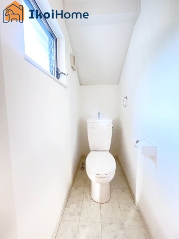 神戸市西区月が丘1丁目　中古戸建のトイレ|【ホームページに現地動画掲載中】●年中無休：当日予約可●1階・2階ウォッシュレット付のお手洗い。