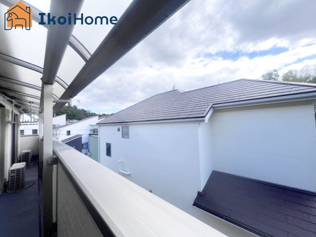 神戸市西区月が丘1丁目　中古戸建のバルコニー|【ホームページに現地動画掲載中】●年中無休：当日予約可●バルコニー広く沢山洗濯物が干せます！