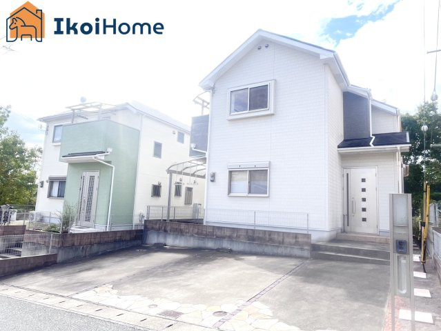 神戸市西区月が丘1丁目　中古戸建のエントランス|【ホームページに現地動画掲載中】●年中無休：当日予約可●駐車場広いのでバイクや自転車もとめれます