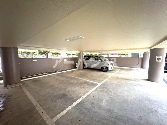 プライム三和の駐車場