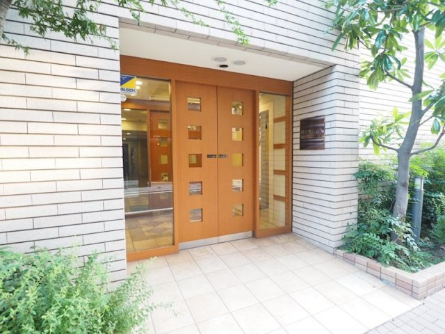 レジディア文京千石のエントランス