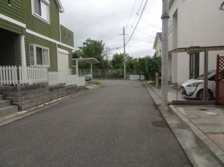 【前面道路含む現地写真】 | 川西市けやき坂5丁目　中古一戸建て
