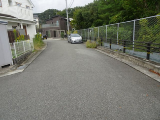 【前面道路含む現地写真】 | 川西市けやき坂5丁目　中古一戸建て