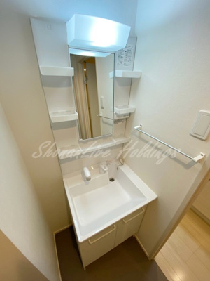 【洗面所】 | リブリ・草柳 | 明るい洗面所です