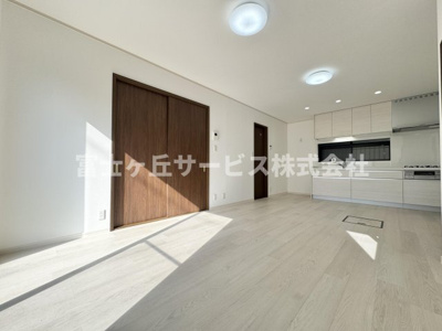 【居間・リビング】 | 静岡市葵区瀬名中央1丁目 中古戸建て | リビングダイニングです