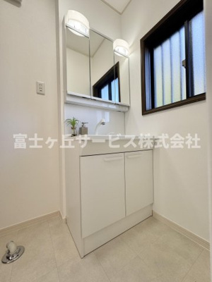 【独立洗面台】 | 静岡市葵区瀬名中央1丁目 中古戸建て | 朝の身支度に便利な独立洗面台です