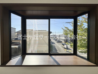 【内装】 | 静岡市葵区瀬名中央1丁目 中古戸建て | 洋室ある出窓です