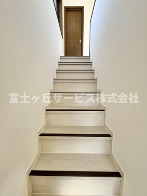 【その他】 | 静岡市葵区瀬名中央1丁目 中古戸建て | 階段です