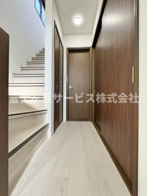 【玄関】 | 静岡市葵区瀬名中央1丁目 中古戸建て | 1F玄関ホールです