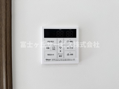 【発電・温水設備】 | 静岡市葵区瀬名中央1丁目 中古戸建て | リビングからも操作ができて便利です