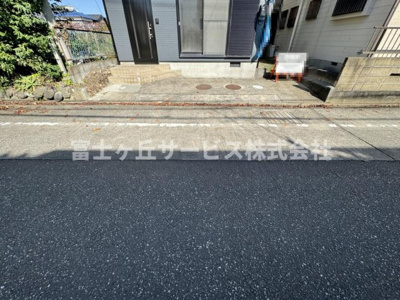 【駐車場】 | 静岡市葵区瀬名中央1丁目 中古戸建て | 横付け1台停められます