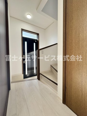 【玄関】 | 静岡市葵区瀬名中央1丁目 中古戸建て | 玄関です