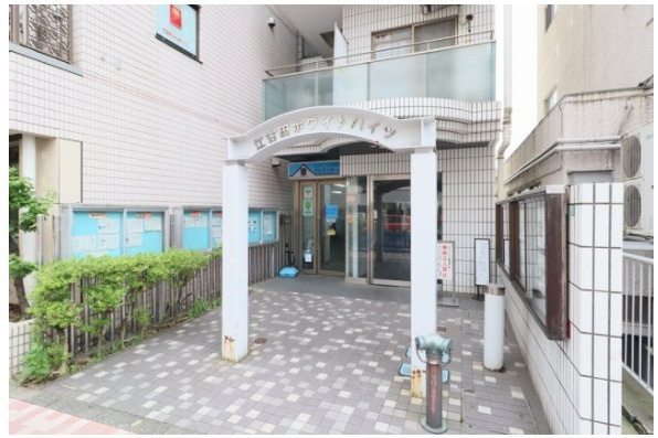 江古田ホワイトハイツのエントランス