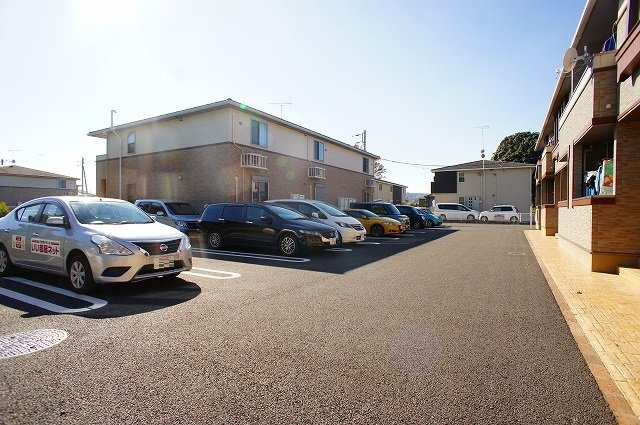 シャンドゥ　フルールＣの駐車場