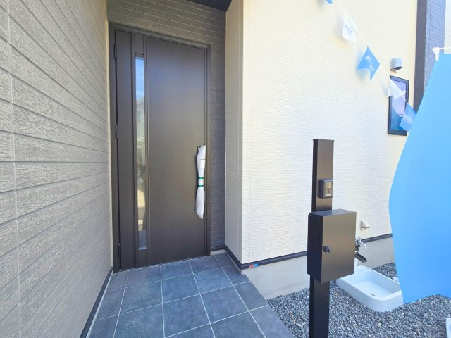 糸島市荻浦3丁目第1-2棟(8号棟)の外観：施工例|おでかけの時も帰った時も、「我が家」を最初に感じでもらえる素敵な空間に。